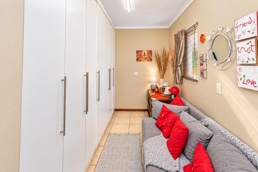 5 Bedroom Property for Sale in Melodie North West